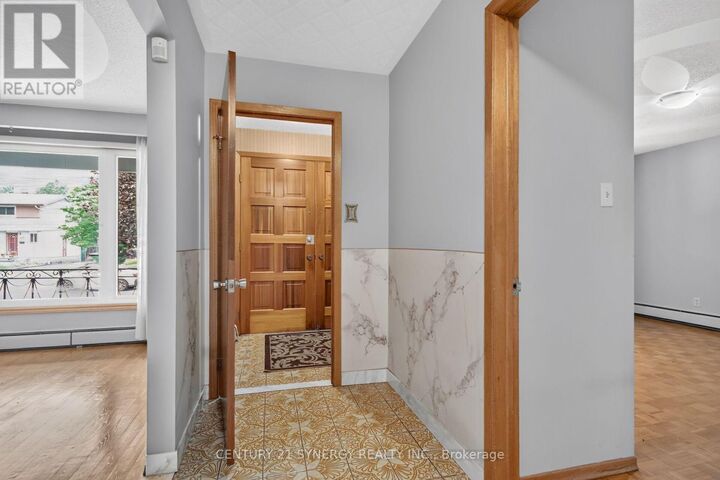 Property Photo:  974 Greenbriar Avenue  ON K2C 0J7 