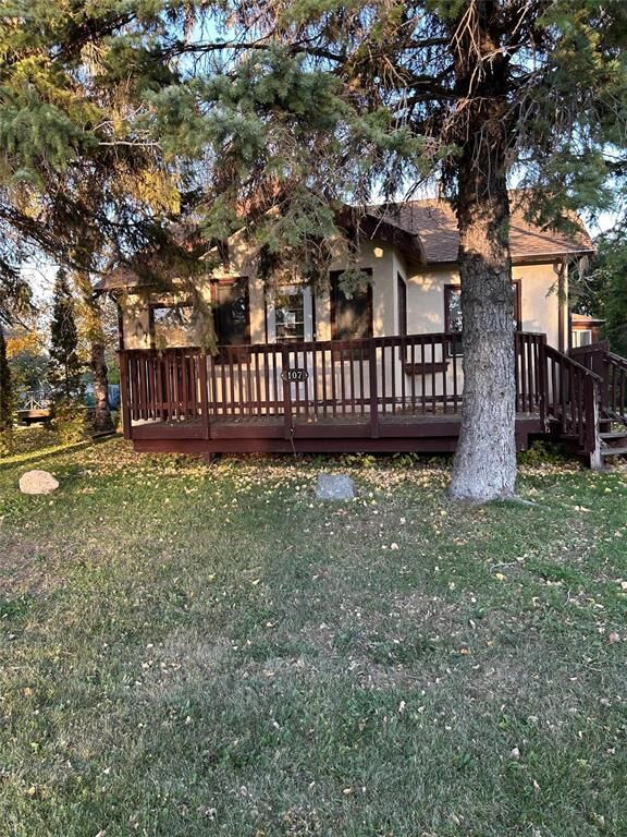 Property Photo: 107 4th Avenue MB R0C 1B0