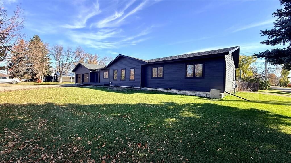 Property Photo: 322 Broadway Street South MB R0M 0M0