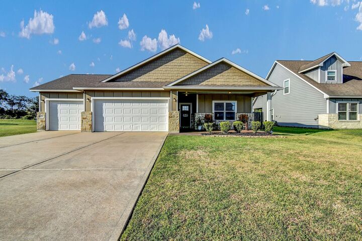 Property Photo:  406 Wellshire Drive  TX 77486 