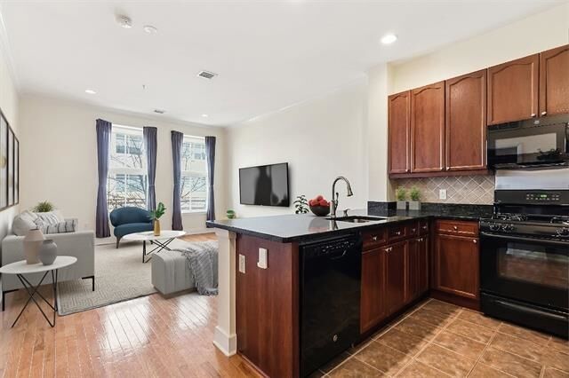 Property Photo: 61 Grand St 2L NJ 07302