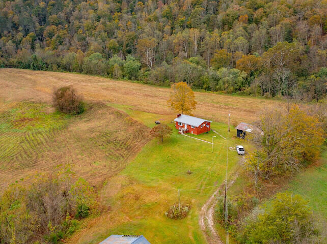 Property Photo: 1633 Highland Road KY 41339