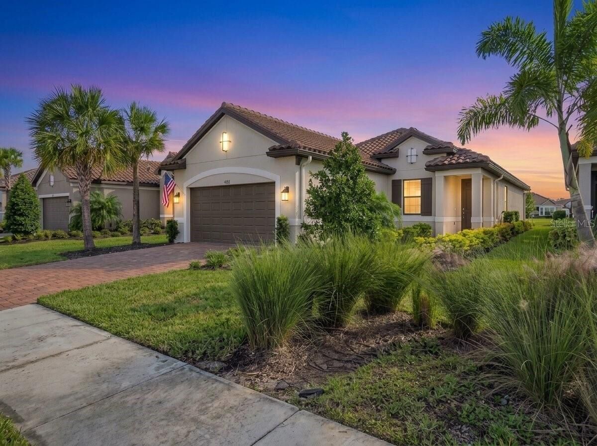 Property Photo: 4732 Crestpoint Way FL 34221
