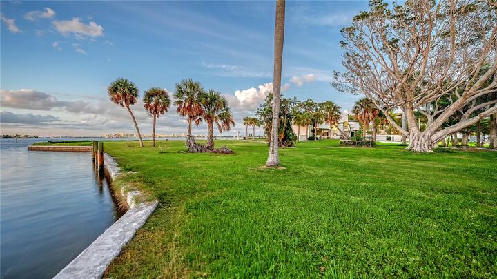 Property Photo:  609 Norsota Way  FL 34242 