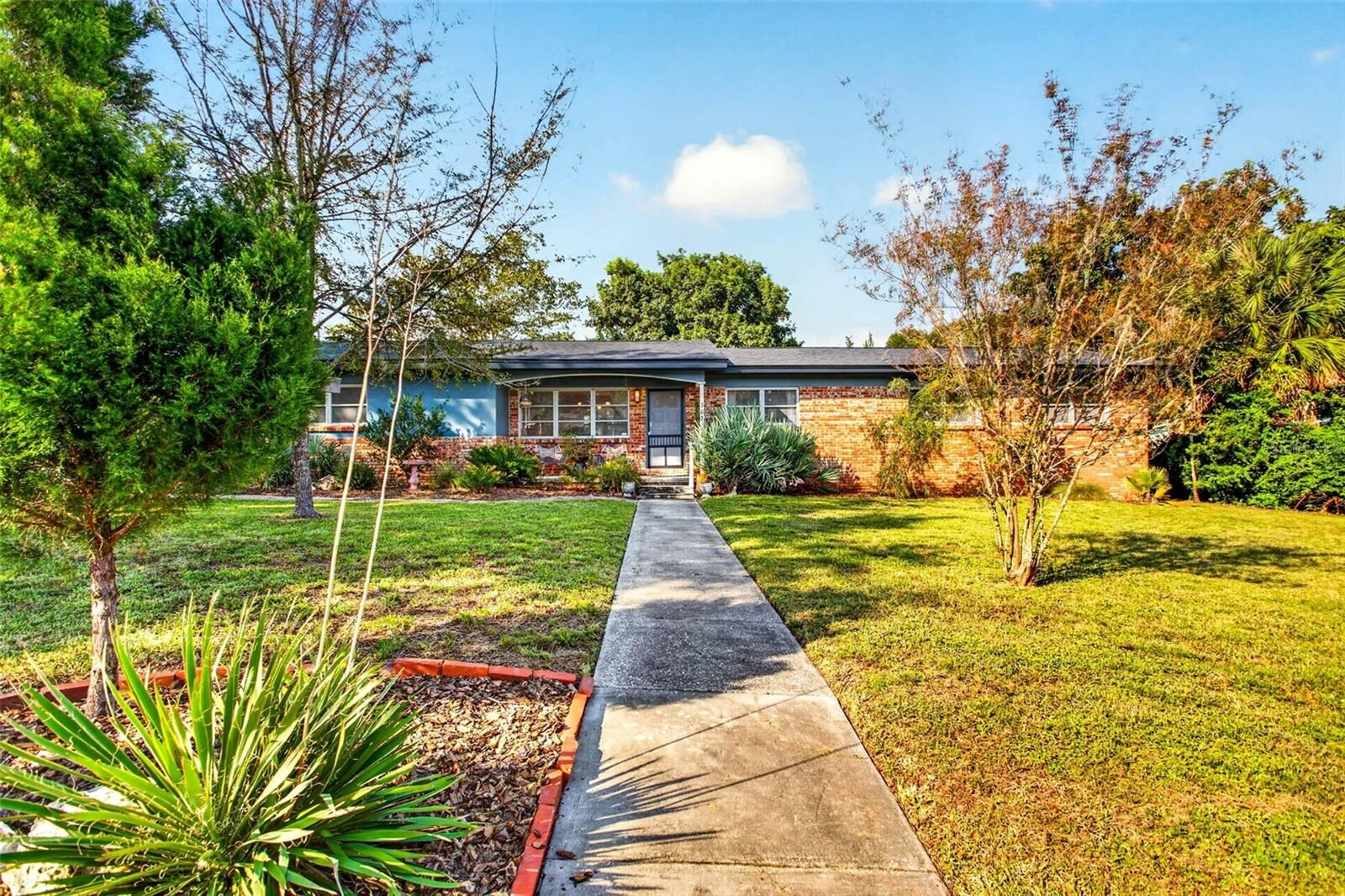Property Photo: 302 Park Ridge Avenue FL 33617