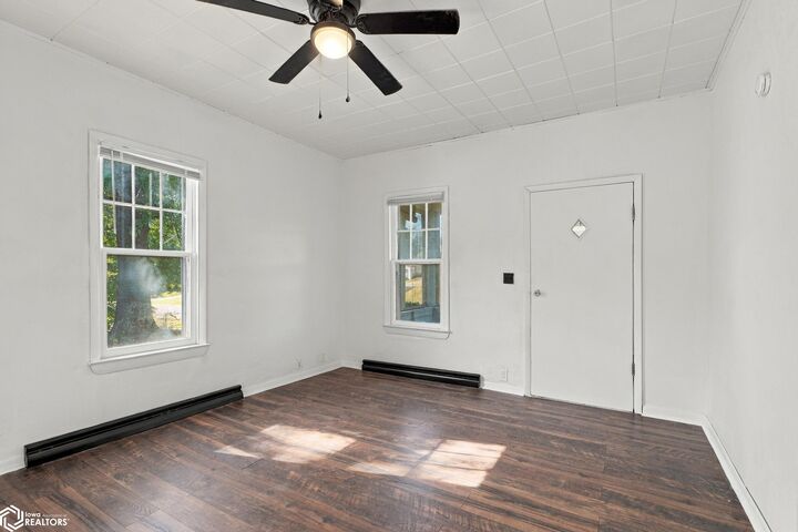Property Photo:  328 N Plane Street  IA 52601 