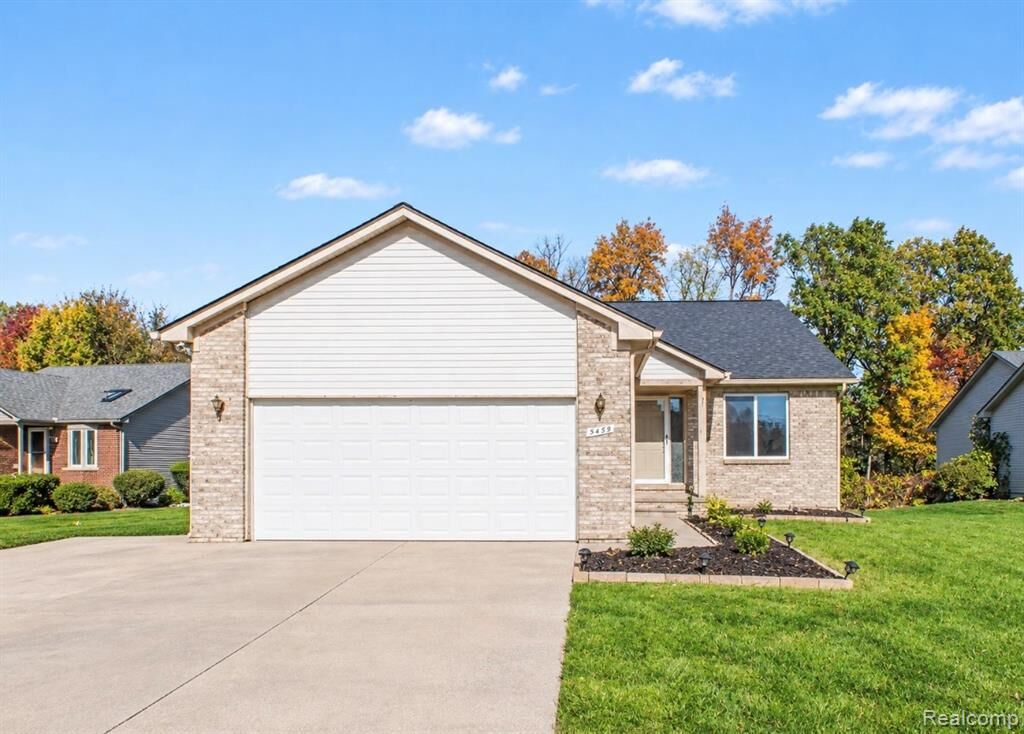 Property Photo:  5459 Pear Tree Drive  MI 48519 1574 