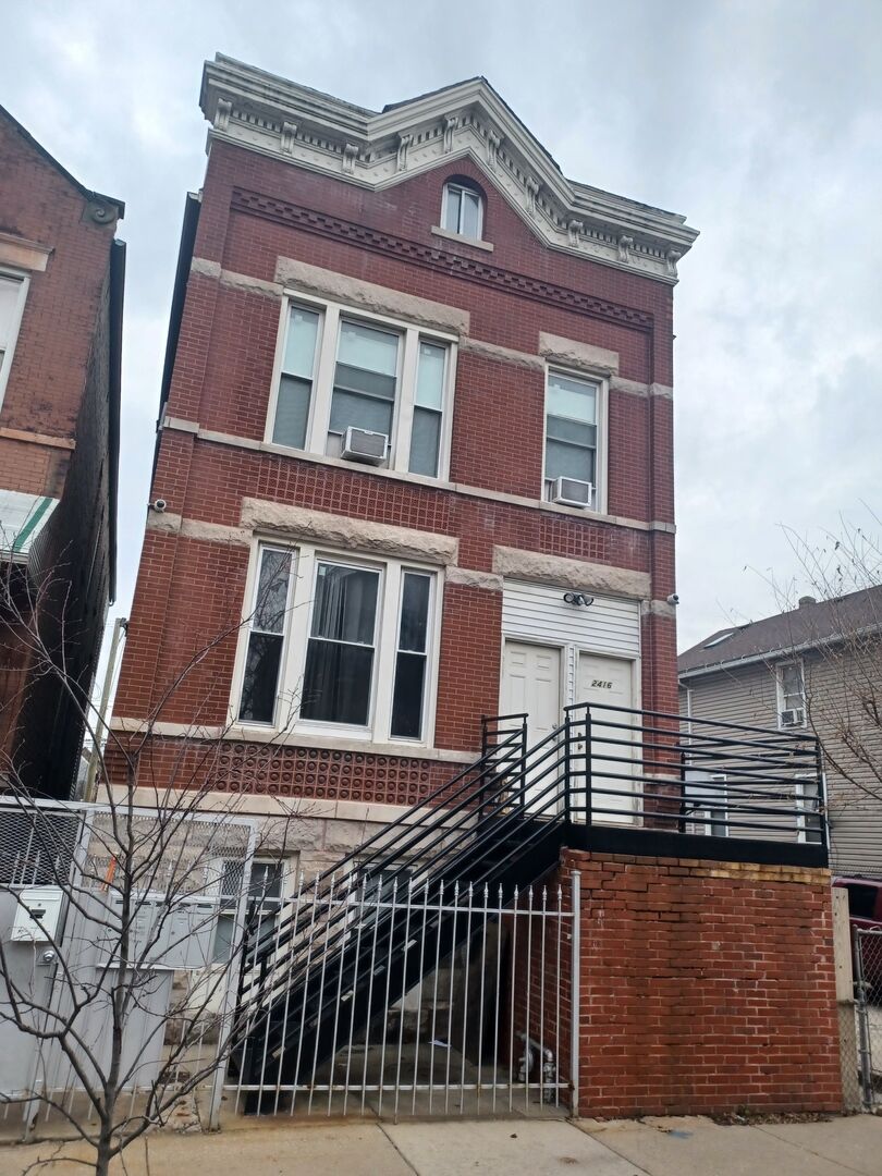 Property Photo:  2416 S Sawyer Avenue G-R  IL 60623 