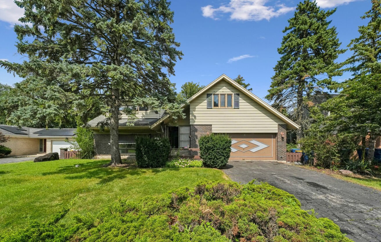 Property Photo:  2720 Appletree Lane  IL 60062 