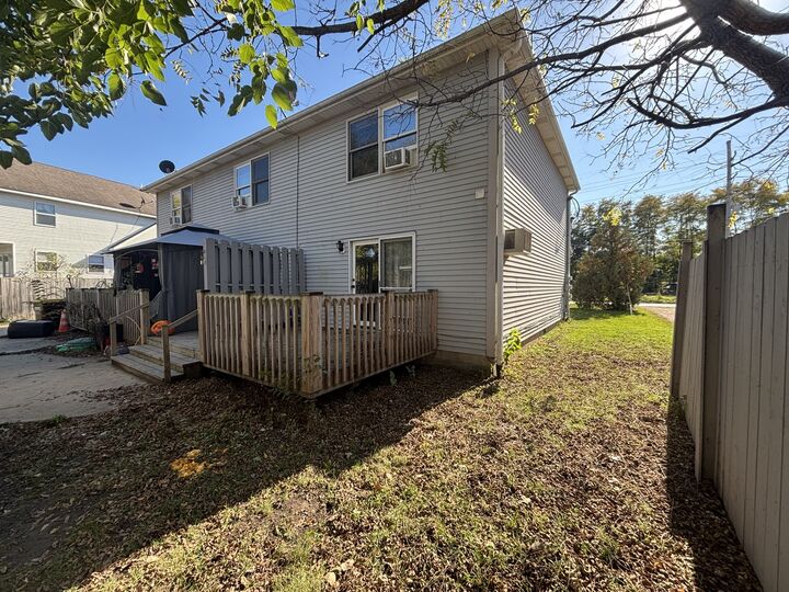 Property Photo:  322 W Railroad Street 3  IL 60152 