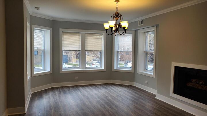 Property Photo: 6707 N Artesian Avenue 1 IL 60645
