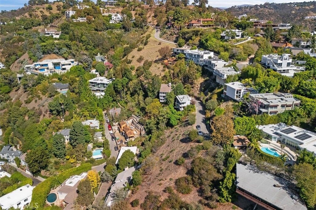 Property Photo:  1340 Braeridge Drive  CA 90210 