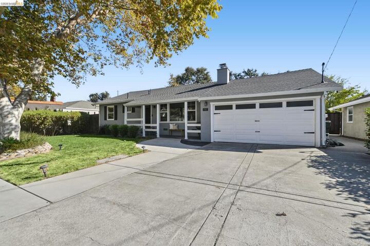 Property Photo: 1007 Esther Dr CA 94523
