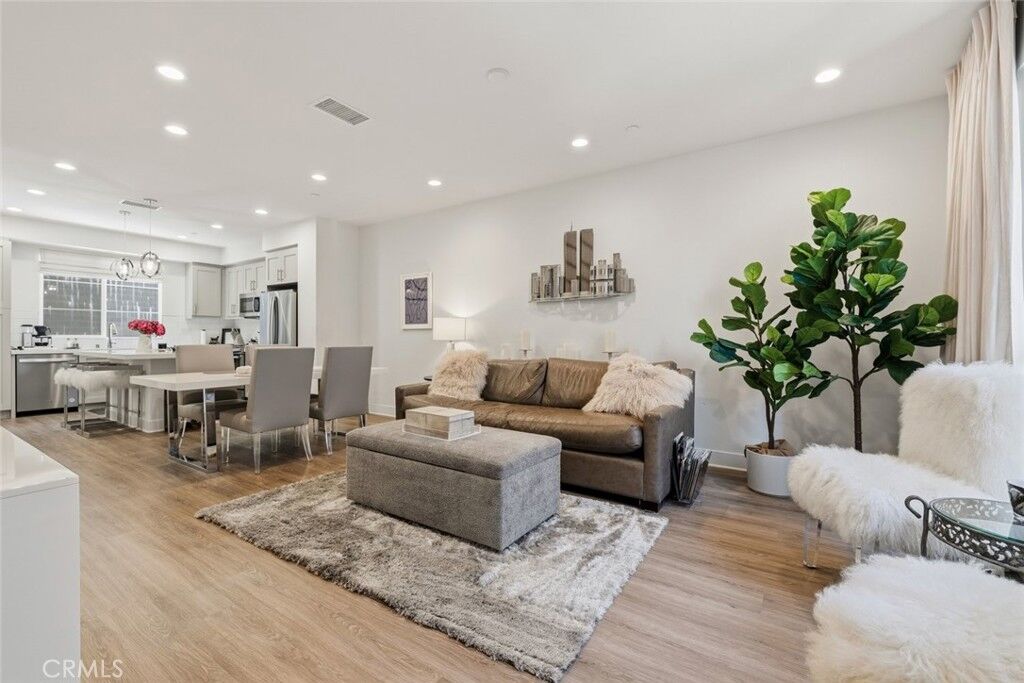 Property Photo: 10738 Bloomfield CA 91602