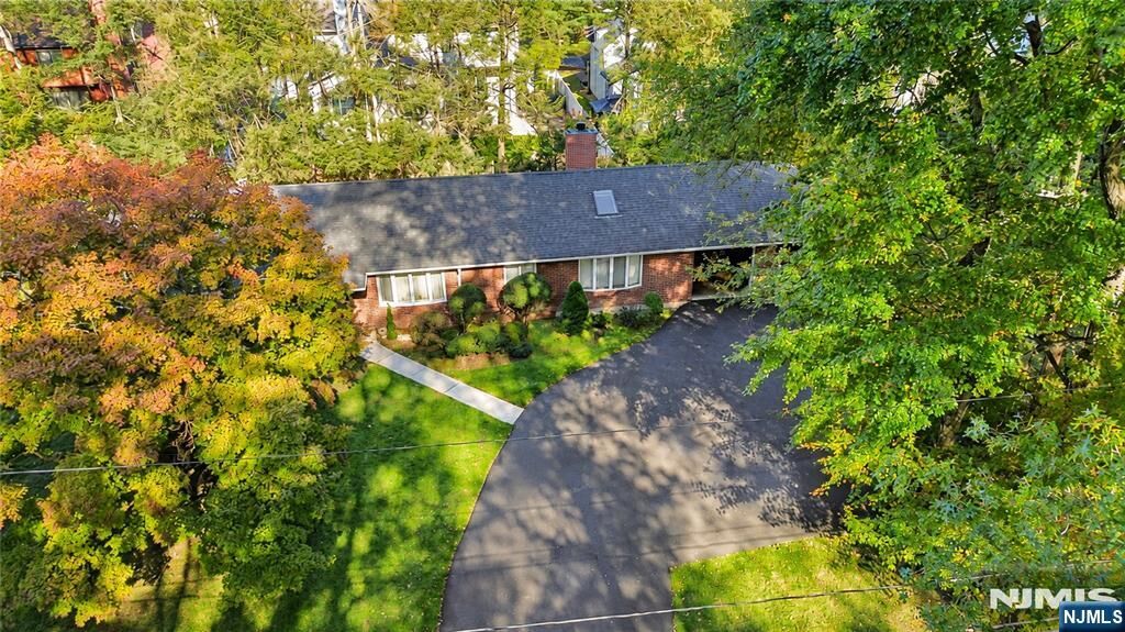 Property Photo:  26 Eastview Terrace  NJ 07627 