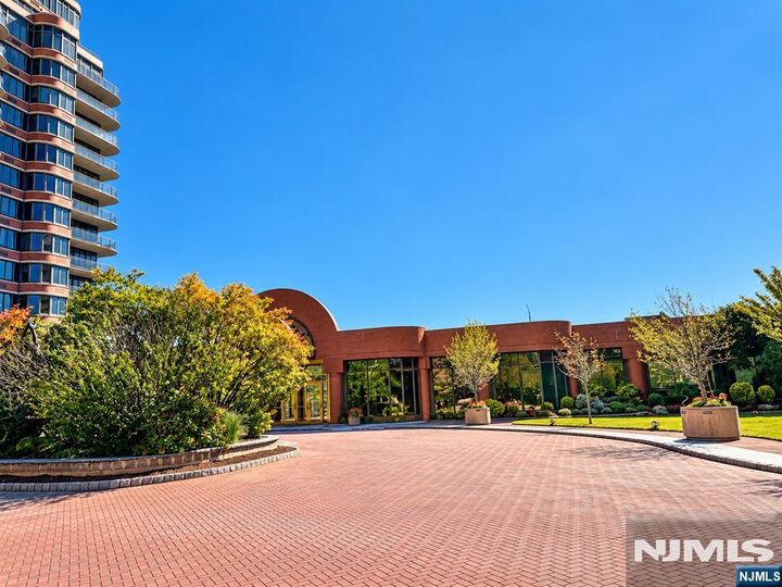 Property Photo:  100 Carlyle Drive 2gs  NJ 07010 