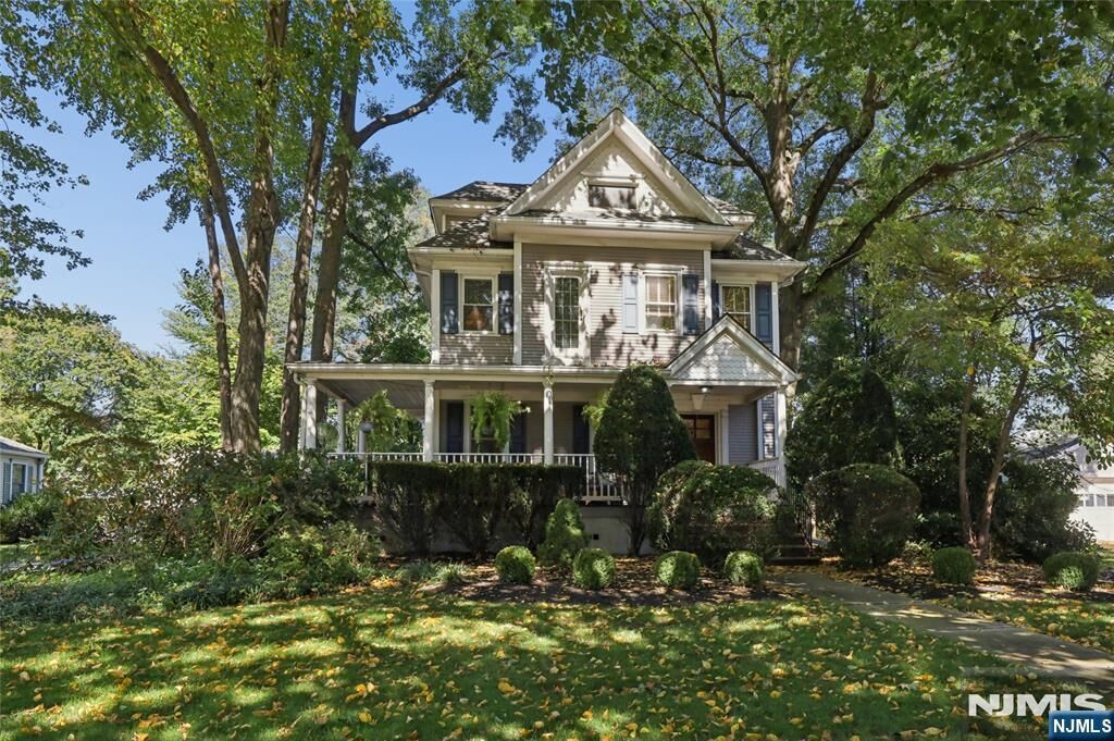 Property Photo:  526 Oradell Avenue  NJ 07649 