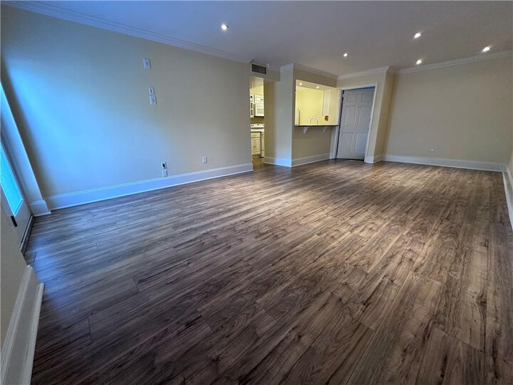 Property Photo:  832 S Clearview Park 1  LA 70123 