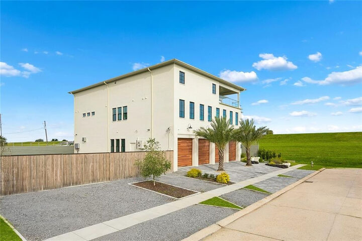 Property Photo: 1520 Poinsettia Drive LA 70005
