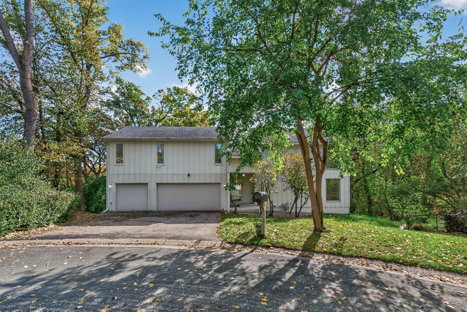Property Photo:  8725 Walton Oaks Drive  MN 55438 