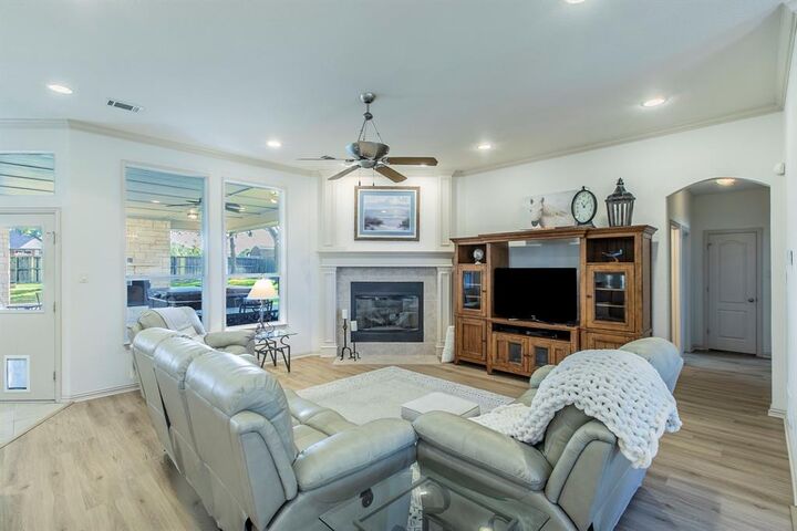 Photo de la propriété:  120 Crestbrook Court  TX 76065 