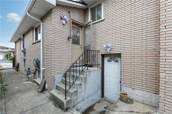 Property Photo:  11 Algonquin Court Lower  ON L8T 4T2 