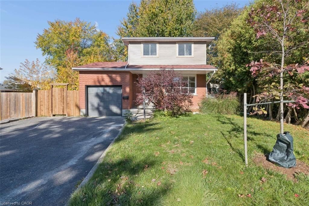 Property Photo:  8 Forest Glen Crescent  ON N2N 1C8 