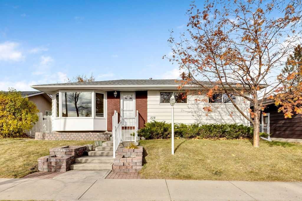 Property Photo:  328 Willow Park Drive SE  AB T2J 0K8 