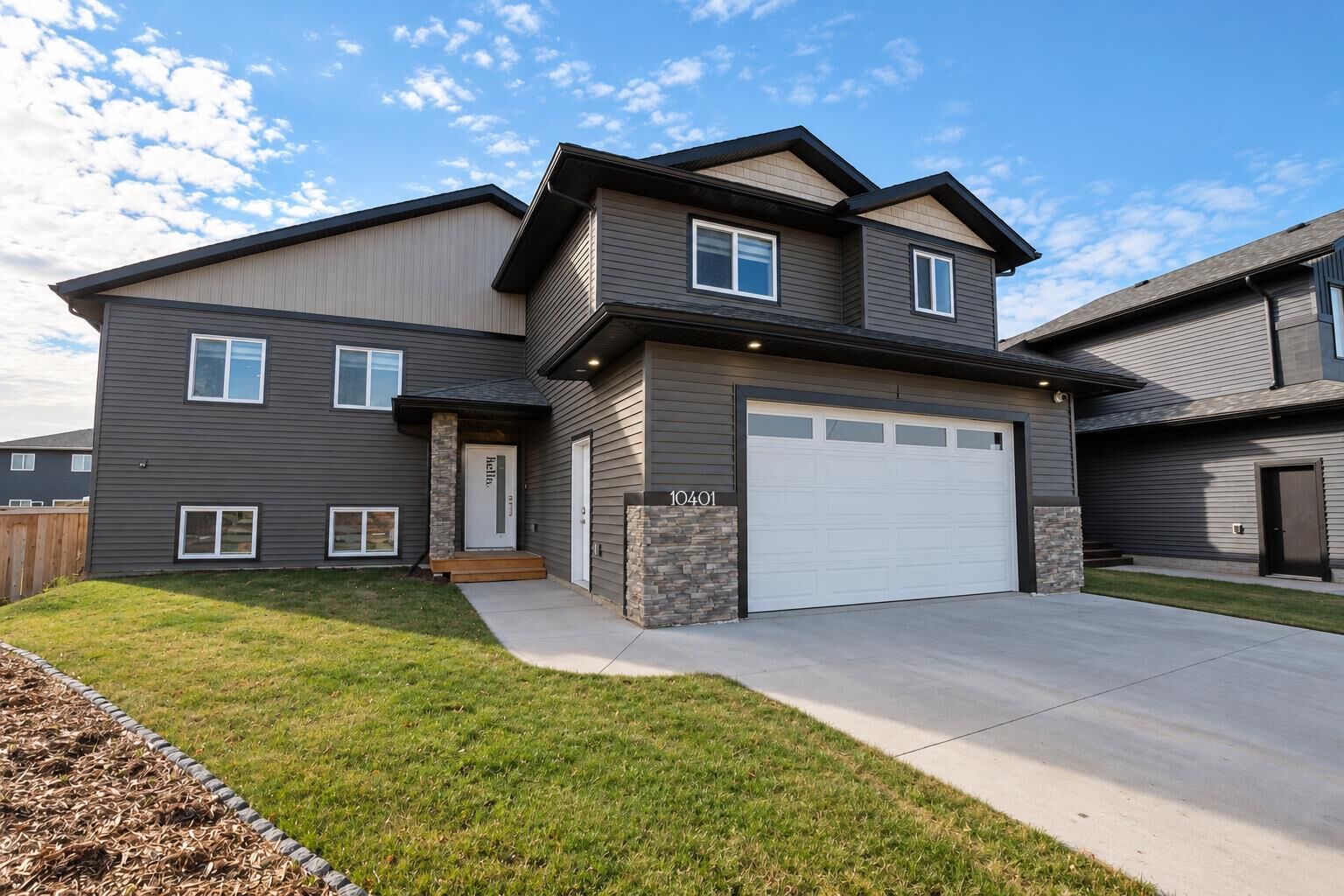 Property Photo:  10401 134 Avenue  AB T8V 6K8 
