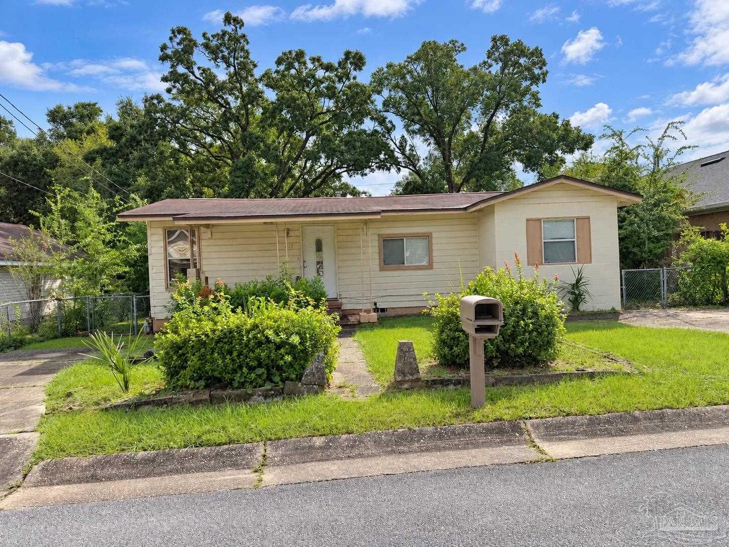 Property Photo:  1202 N F St  FL 32501 