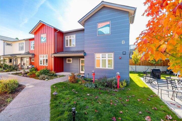 Property Photo:  3509  D Avenue B1  WA 98221 