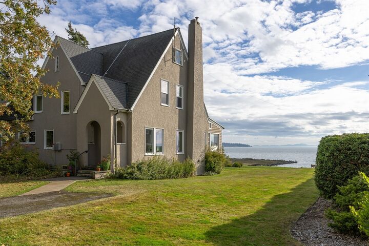 Property Photo:  3041  Eldridge Avenue  WA 98225 