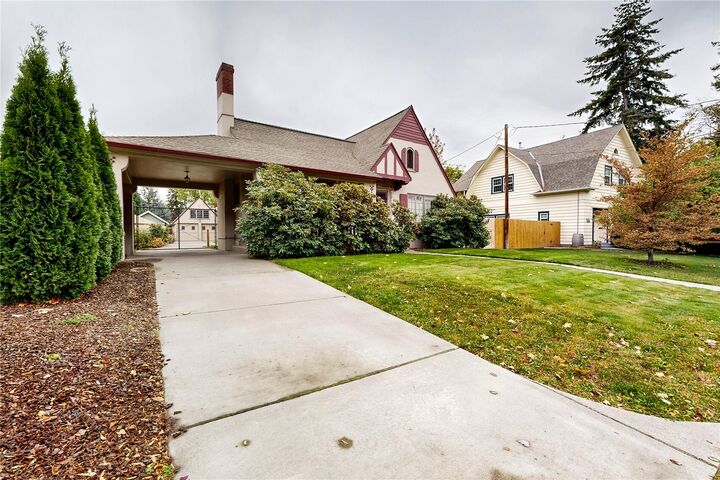Property Photo:  1122 E Isaacs Avenue  WA 99362 