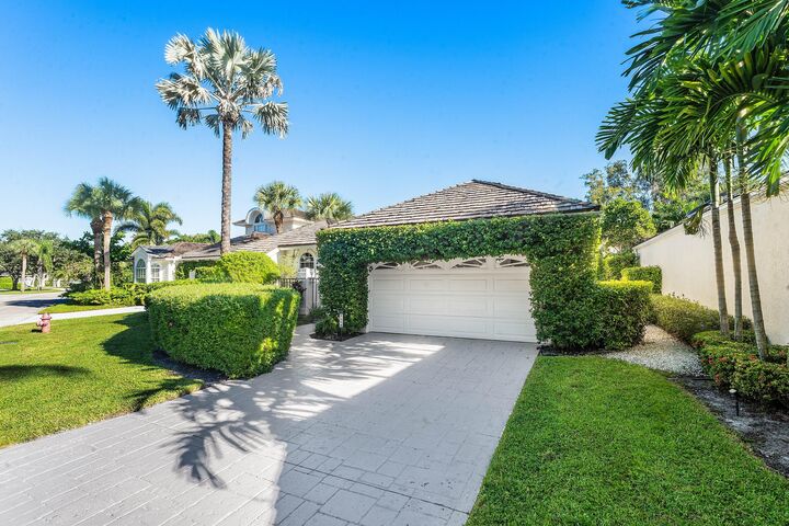 Property Photo: 2514 Muir Circle FL 33414