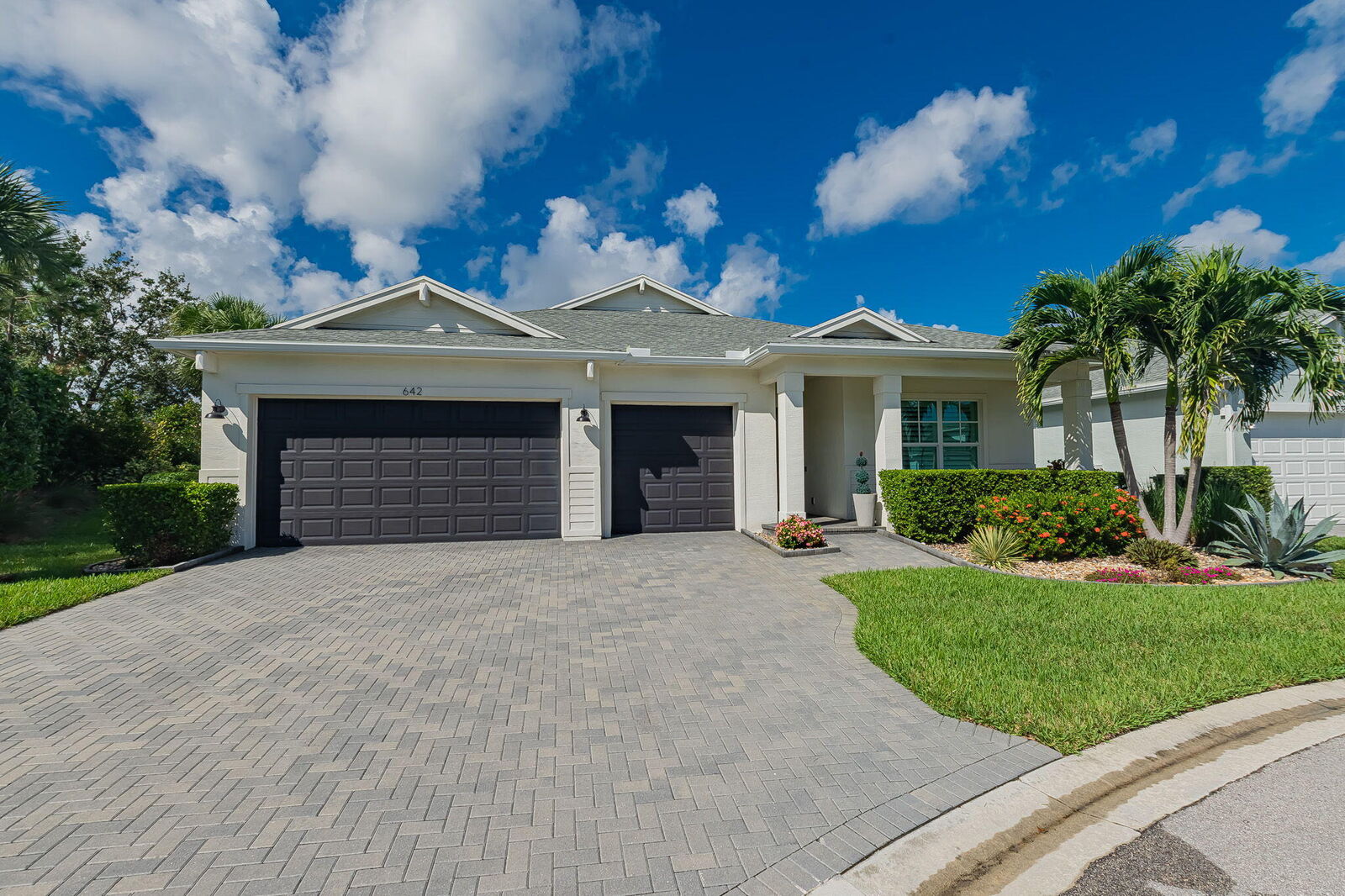 Property Photo: 642 SE Goldenrod Road FL 34984