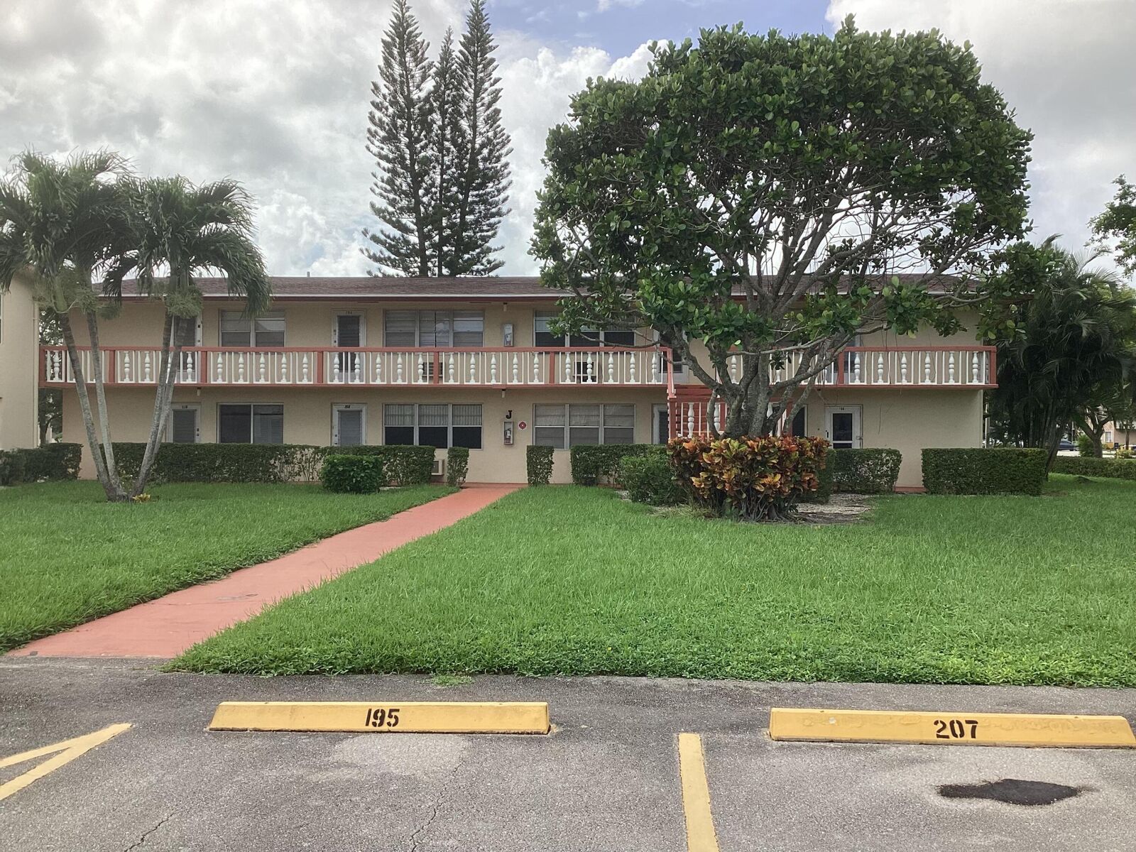 Property Photo:  208 Chatham J 208  FL 33417 