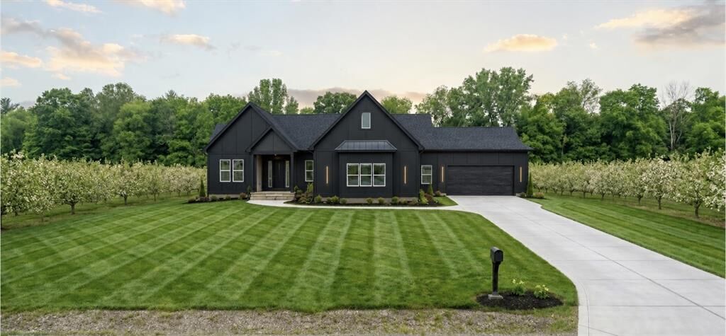 Property Photo: 8229 Herrington Avenue NE MI 49306