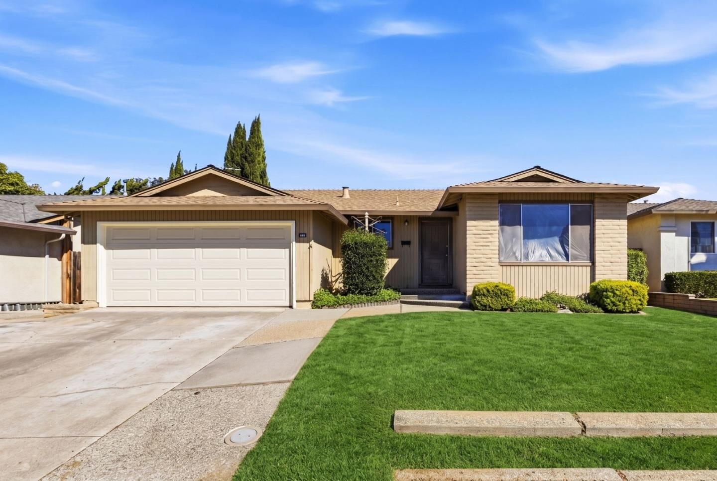 Property Photo: 1512 Queens Crossing Drive CA 95132