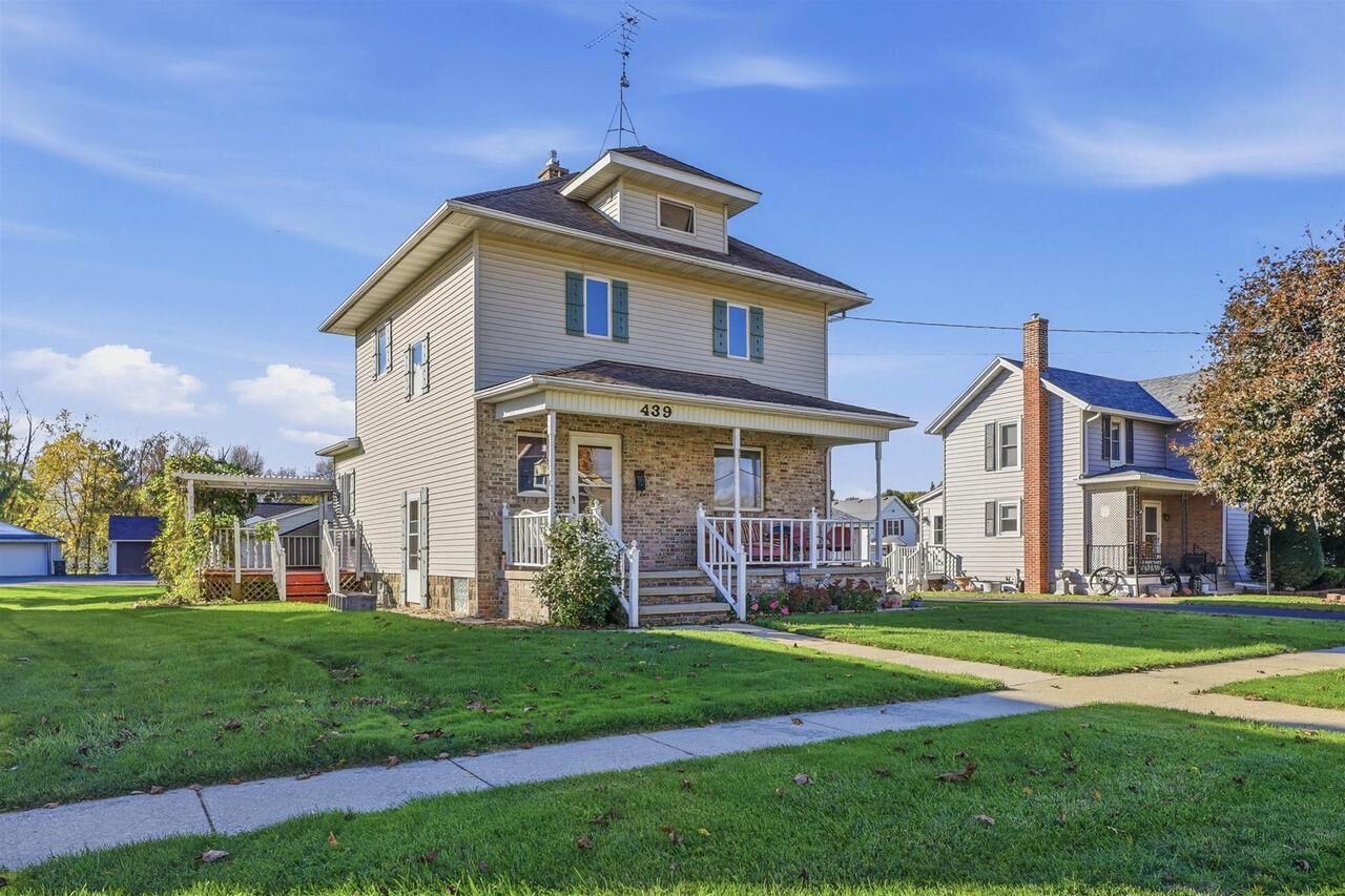 Property Photo: 439 N Walnut Street WI 53050