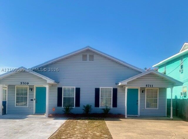 Property Photo:  