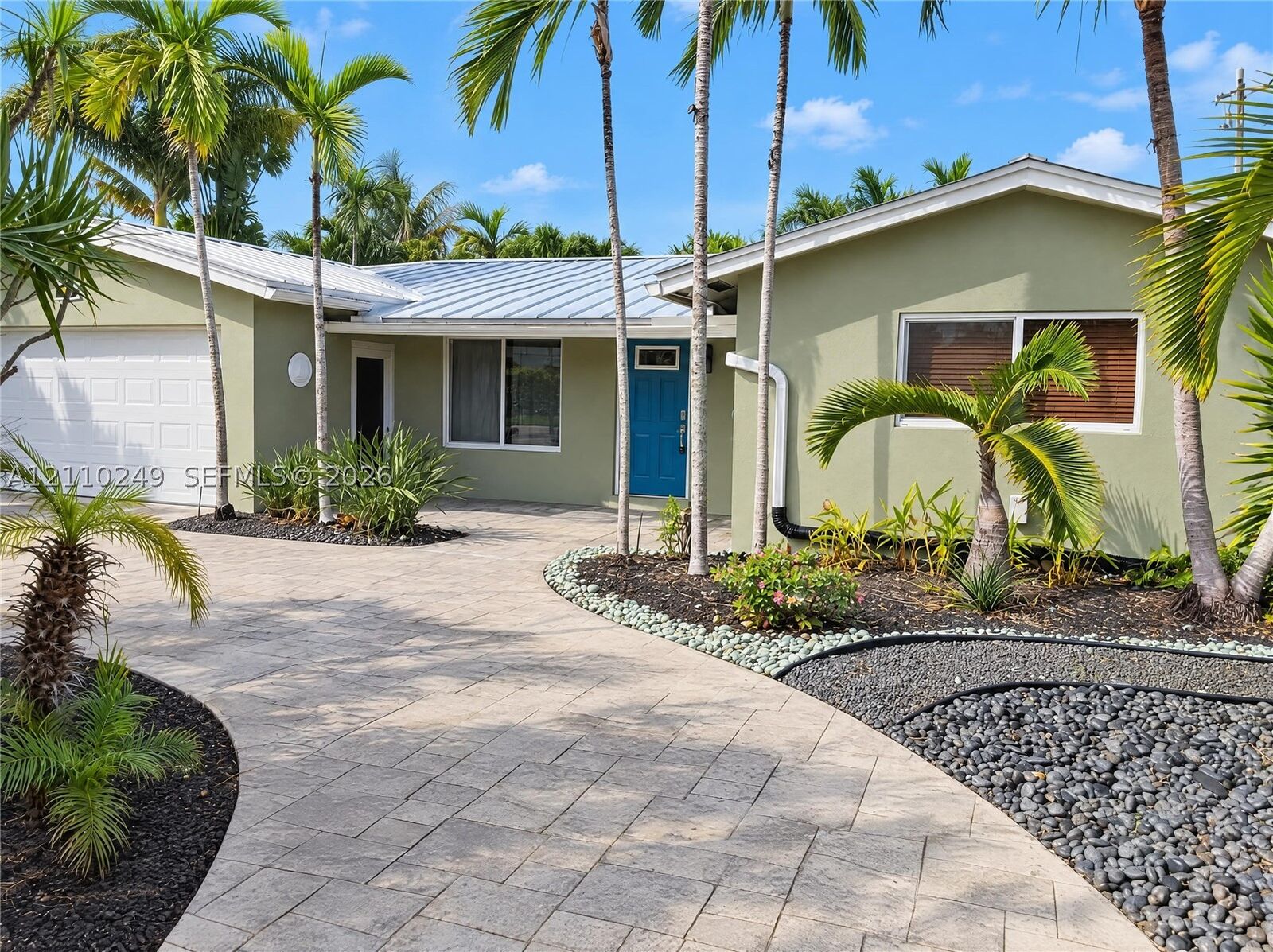 Property Photo: 1825 NE 26th Dr FL 33306