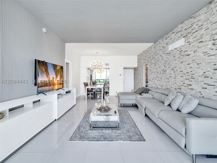 Property Photo:  100 Bayview Dr Ph01  FL 33160 