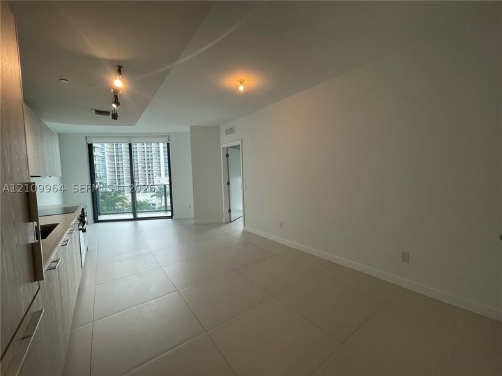 Property Photo: 501 NE 31st St 707 FL 33137
