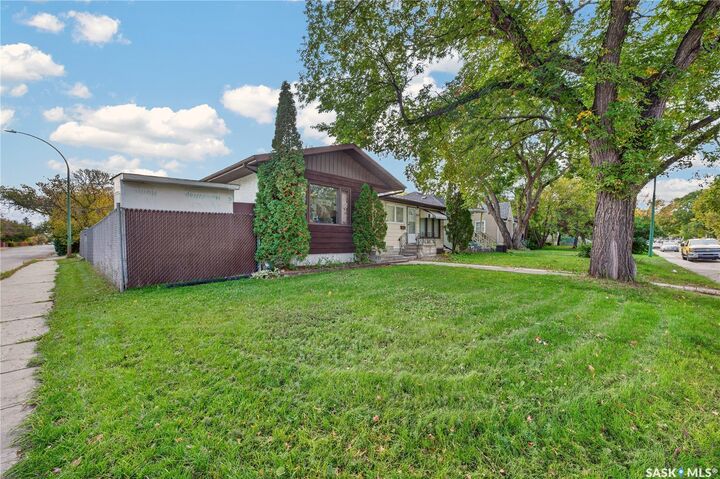 Property Photo:  1301 King Street  SK S4T 4G3 