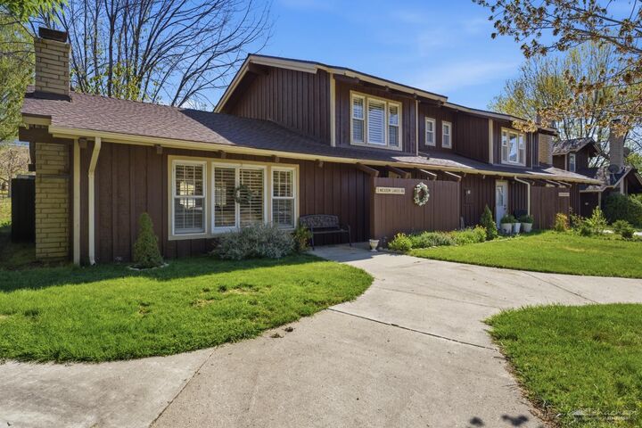 Property Photo:  5 Meadow Lakes Drive  CA 93561 