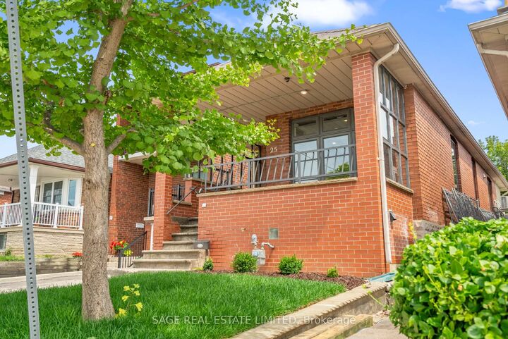Photo de la propriété:  25 Chamberlain Avenue  ON M6E 4J7 