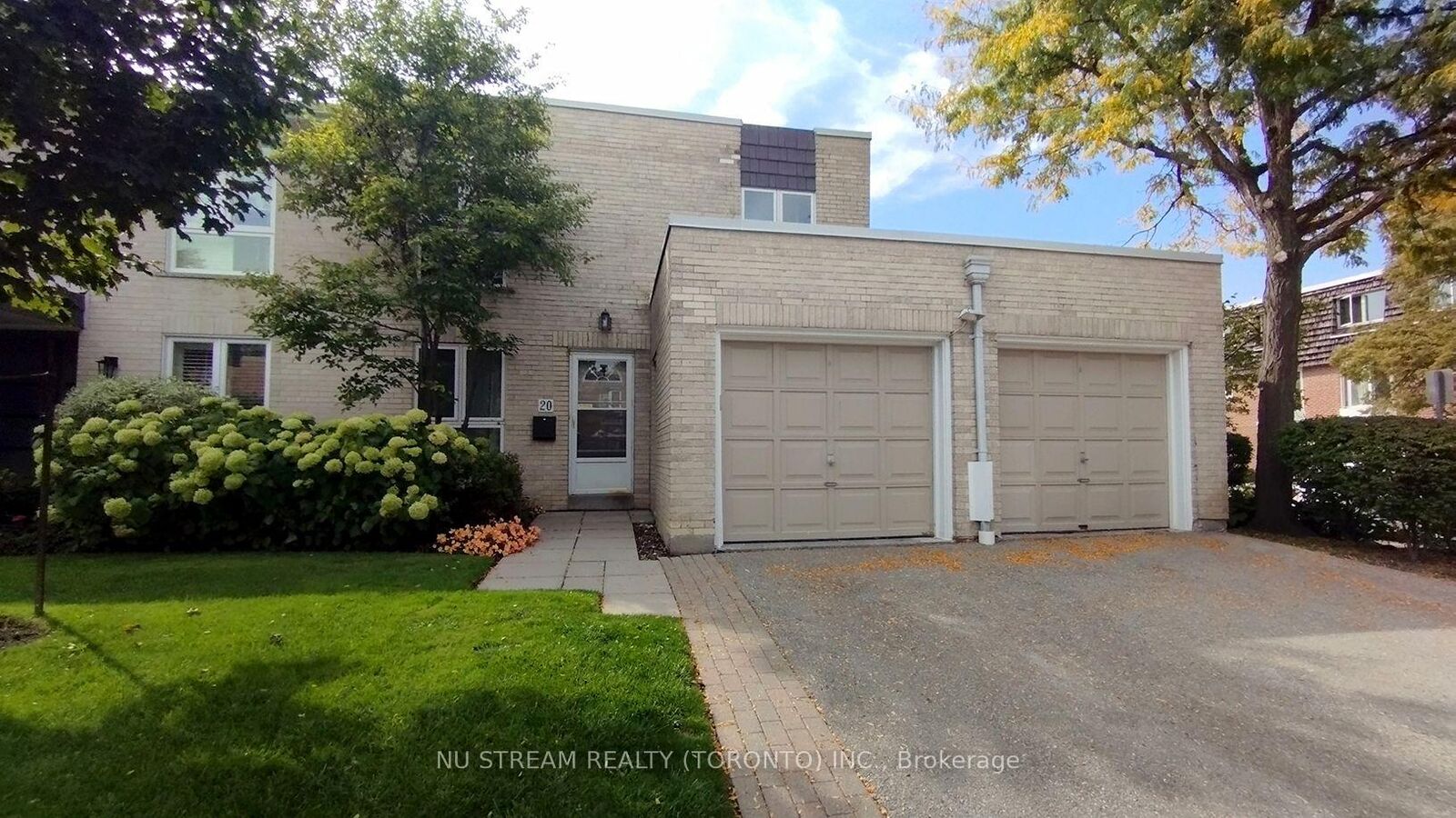 Property Photo: 20 Scenic Mill Way ON M2L 1S3