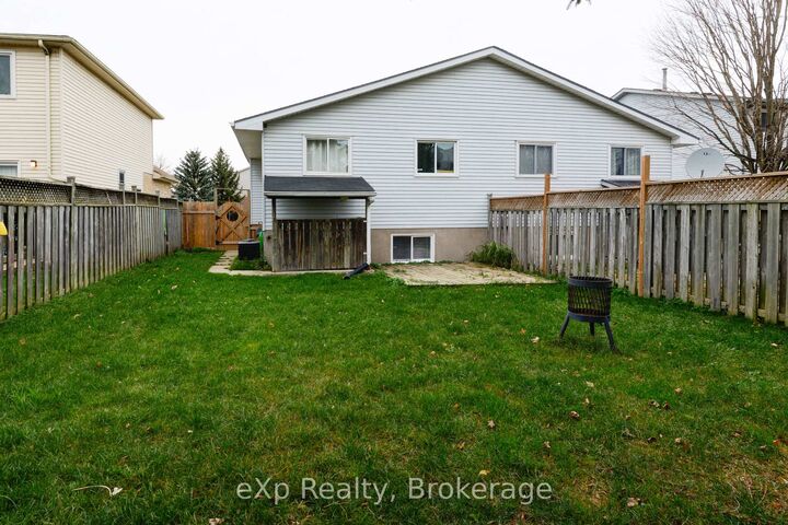 Property Photo: 475 Admiral Drive Lower ON N5V 1J3