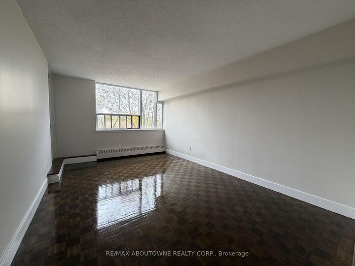 Photo de la propriété:  145 Wellington Street W 310  ON L4G 2N9 