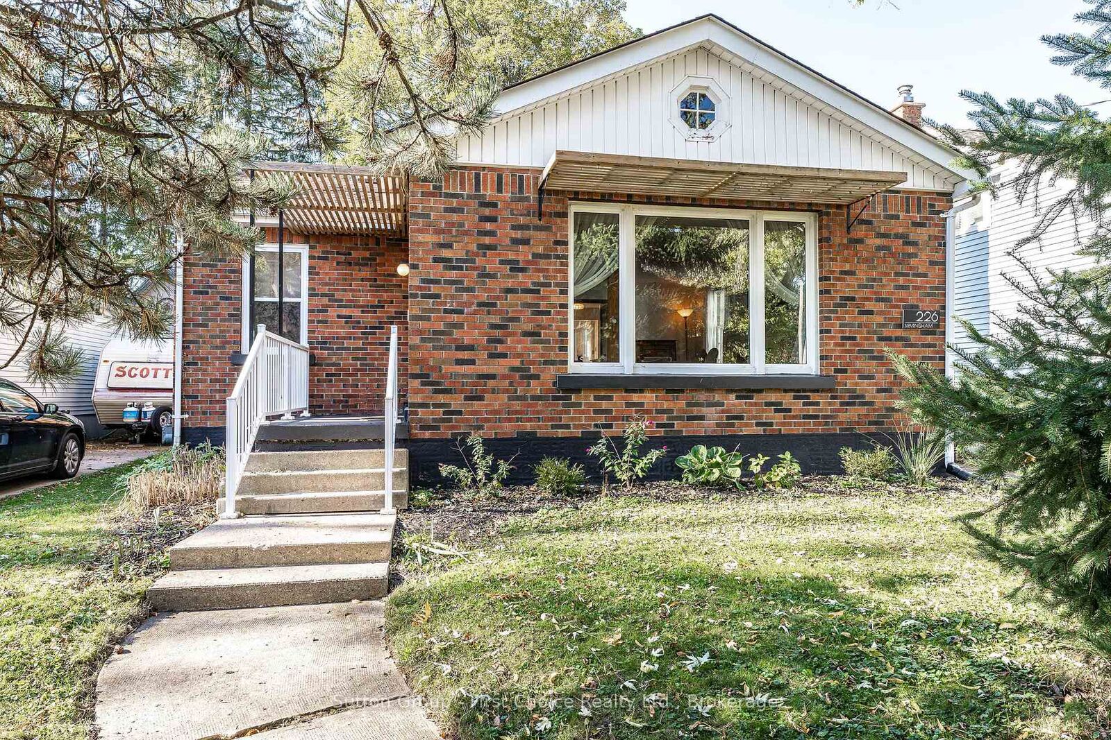 Property Photo:  226 Birmingham Street  ON N5A 2T5 